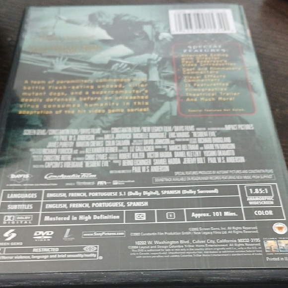 Resident Evil Deluxe Edition DVD - Picture 2 of 2